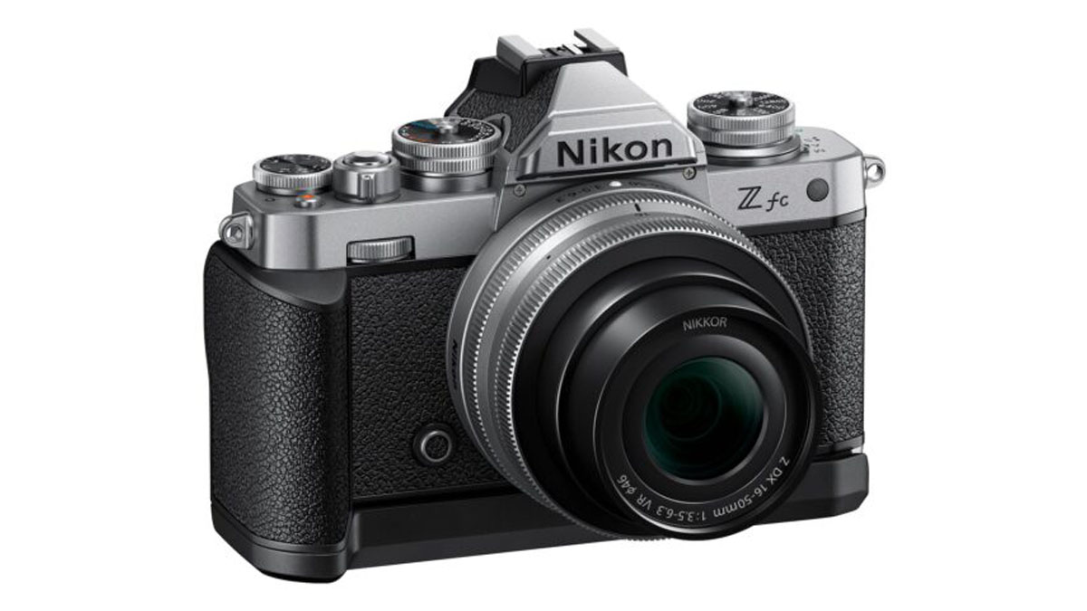 Nikon Z fcの画像が流出 Df似のレトロカメラ いよいよ明日発表か??