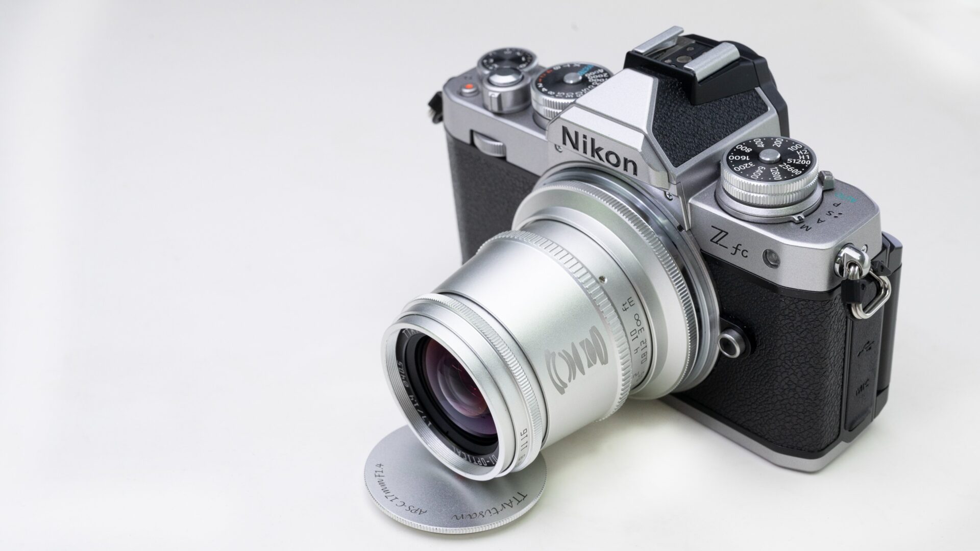 TTartisan Nikon Z fcに合うシルバー鏡筒のレンズを発売へ